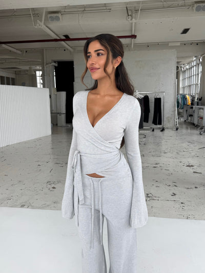 Ballerina strickte Oberteil - hellgrau