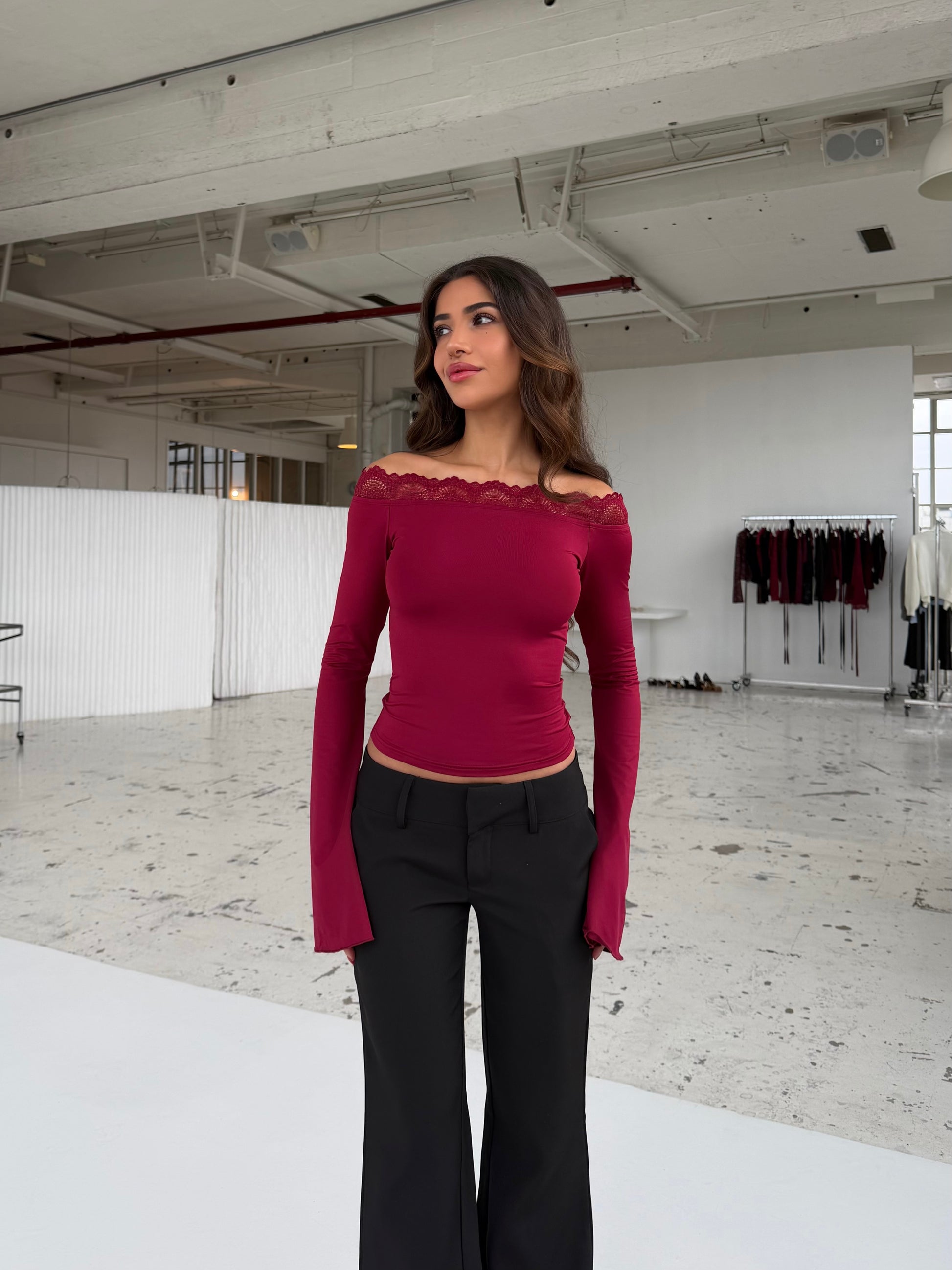 Bari basic lace top - mørk rød (forudbestilling)