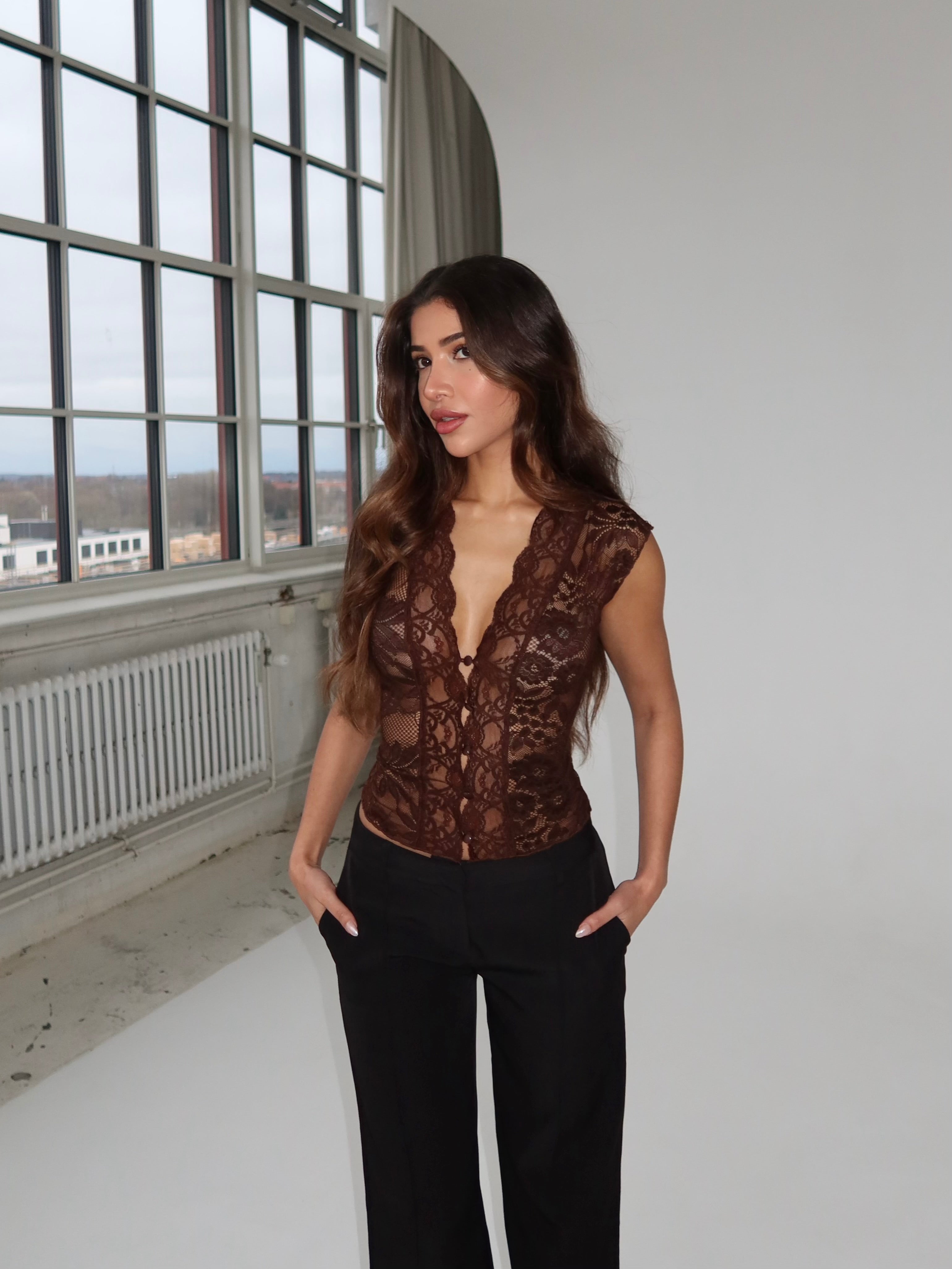 Pretty Luna lace tee - mørk brun