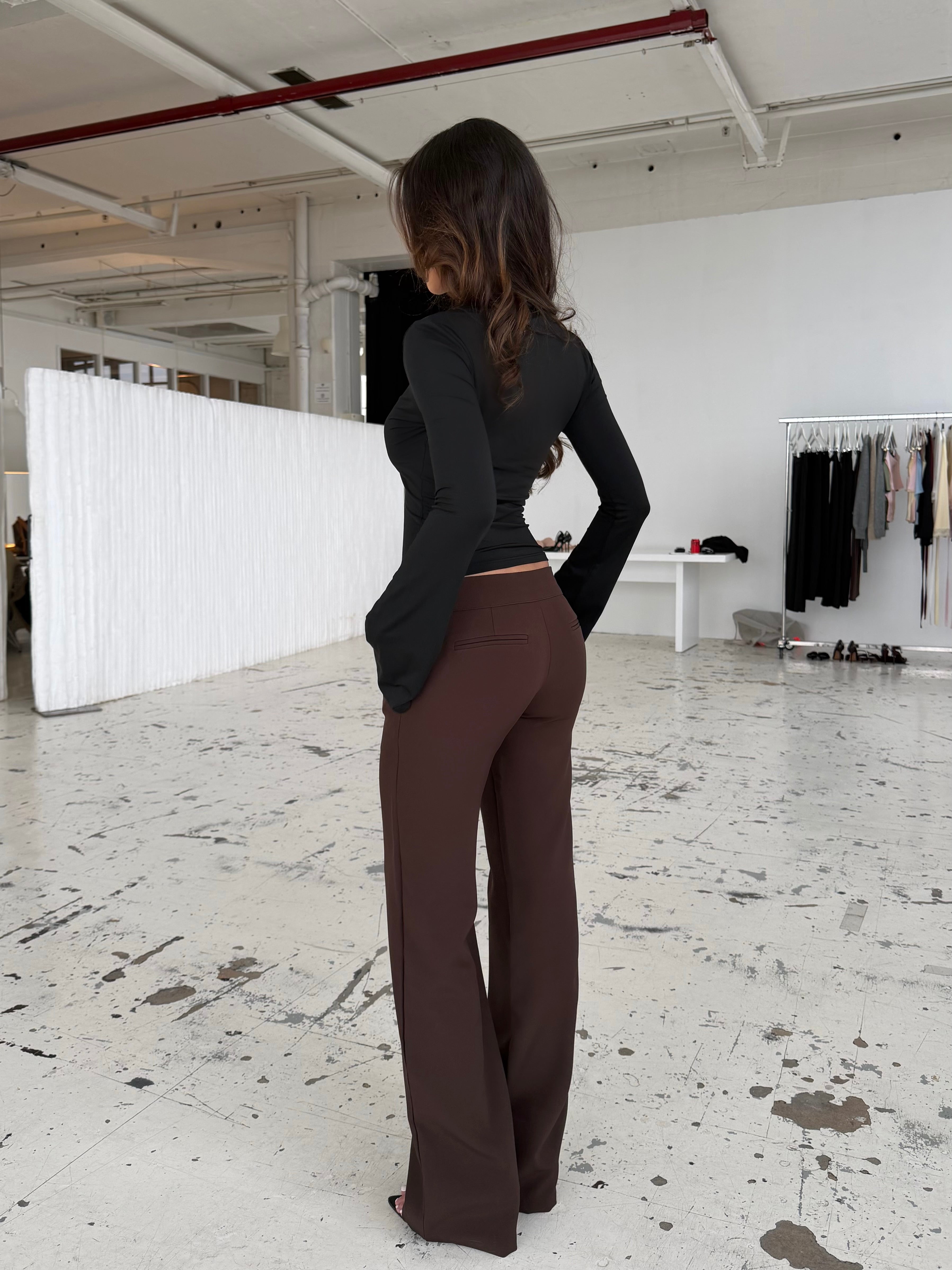 Buckle low waist bukser - mørk brun