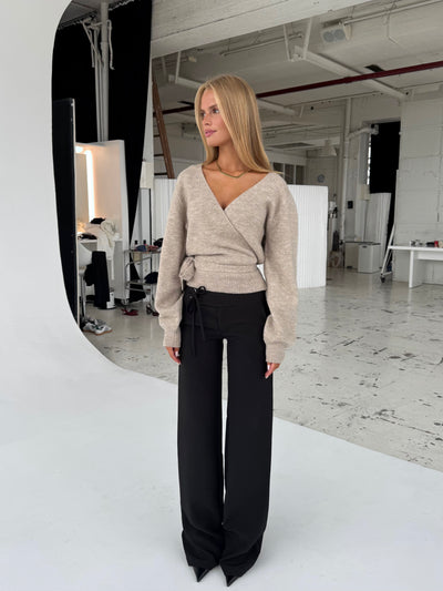 TALL Buckle Low Waist Hose – Schwarz