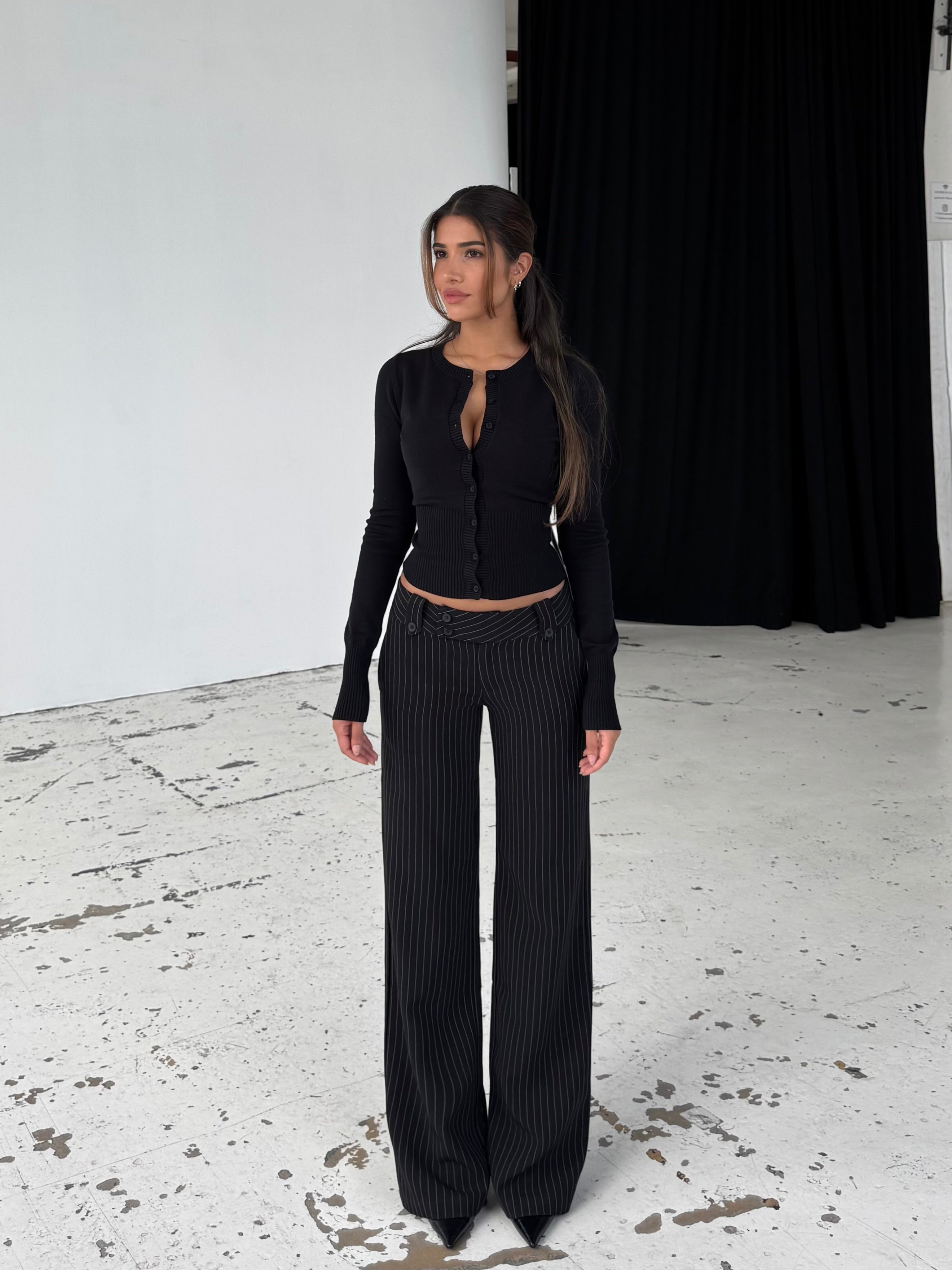 Button low waist bukser - sort stribet
